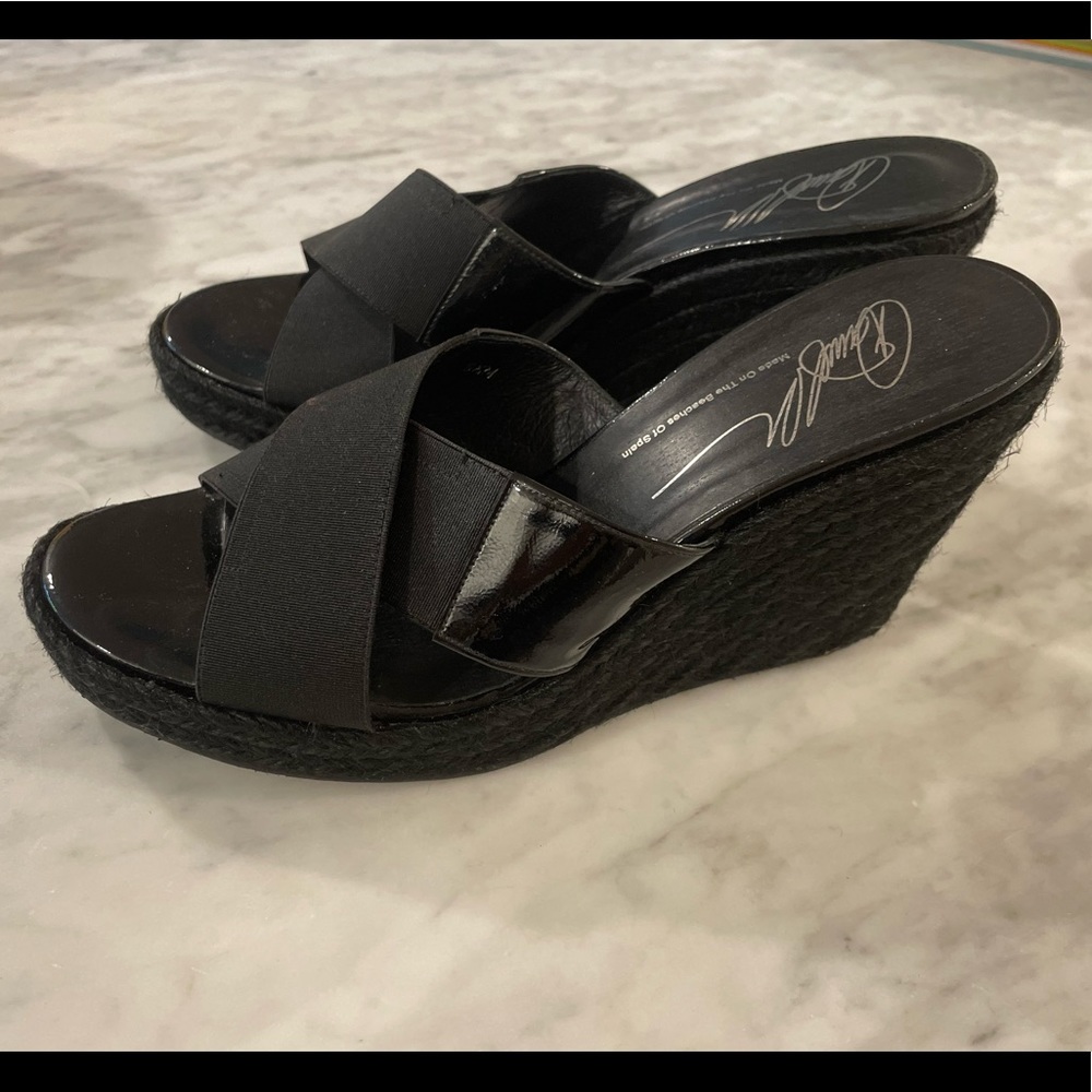 Donald J Pliner black wedge 8.5